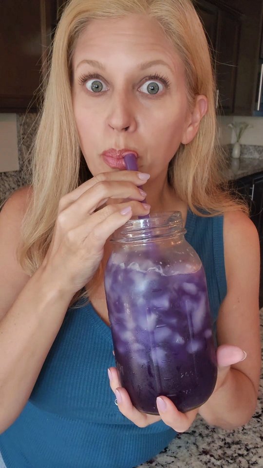 I totally get the hype now! 🤩 I finally tried @TheOGLoadedTea and I'm officially hooked.

Loaded Tea is made with 200mg of natural caffeine from green tea, has zero sugar, zero calories, and gives me clean energy without the crash. Plus, one packet makes a HUGE 32 oz loaded tea over ice (the equivalent of four drinks!), so at $4 per packet, it comes out to about $1 per drink. 🙌

With more than 40 delicious flavors to choose from, picking just one might be the hardest part! Which flavor would you try first? 💛

#TheLoadedTeaShop #LoadedTeaShop #LoadedTea #CleanEnergy (Ad)