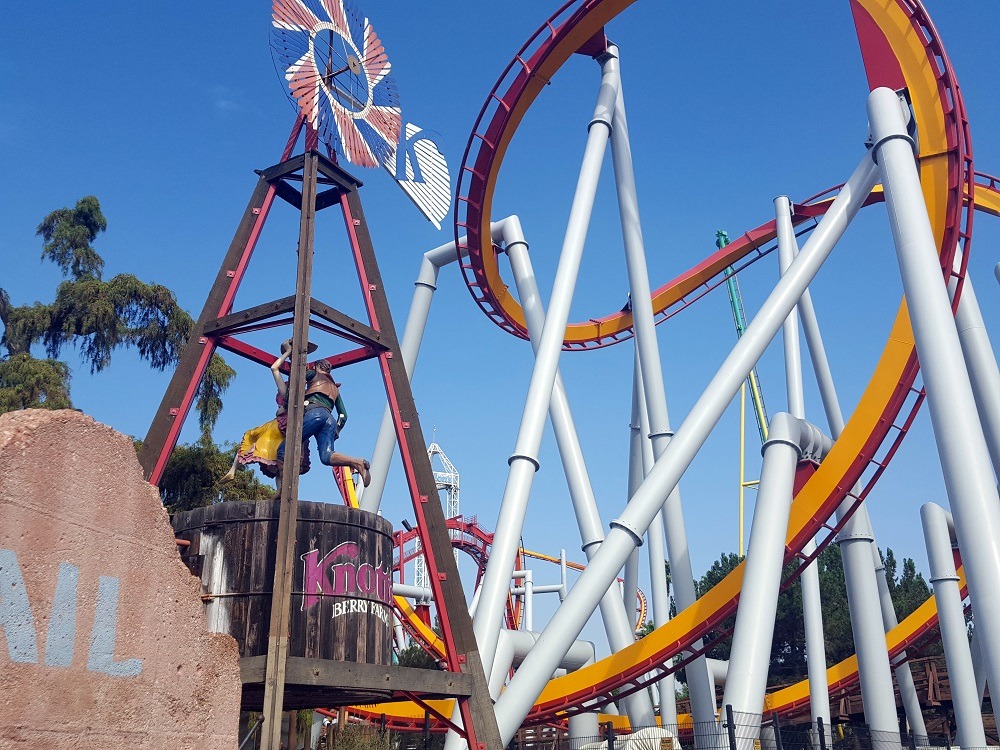 Knott’s Berry Farm – Stay and Play on a Budget!